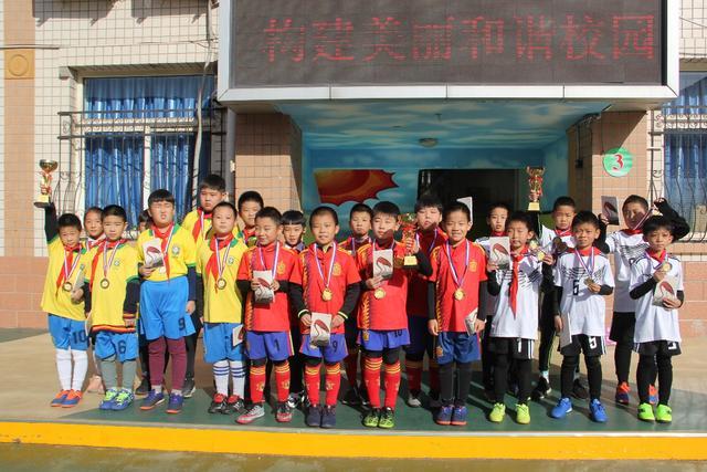 著名哲学家汤姆·洛克摩尔在京逝世，享年84岁